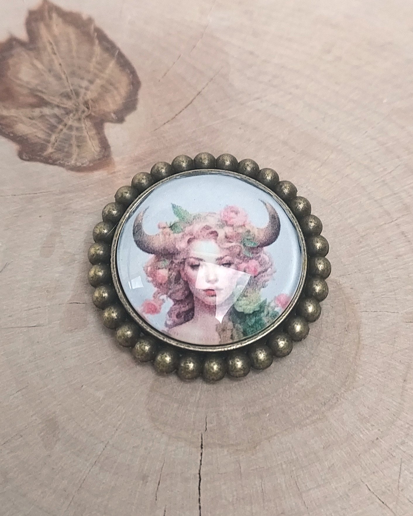 Broche cabochon en verre originale et artisanale