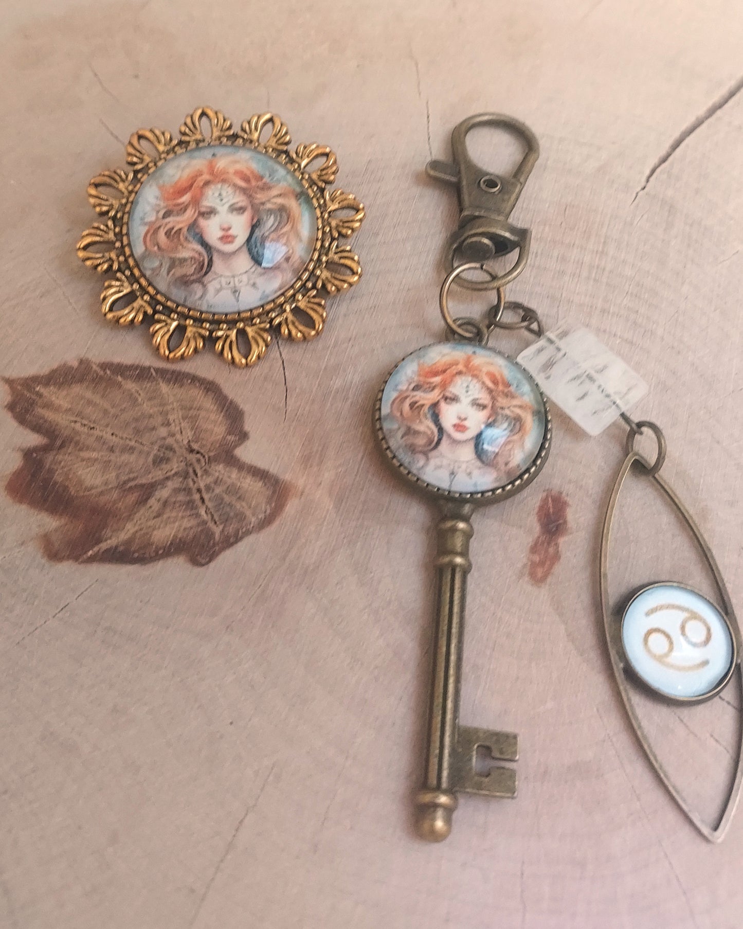 Broche cabochon en verre originale et artisanale