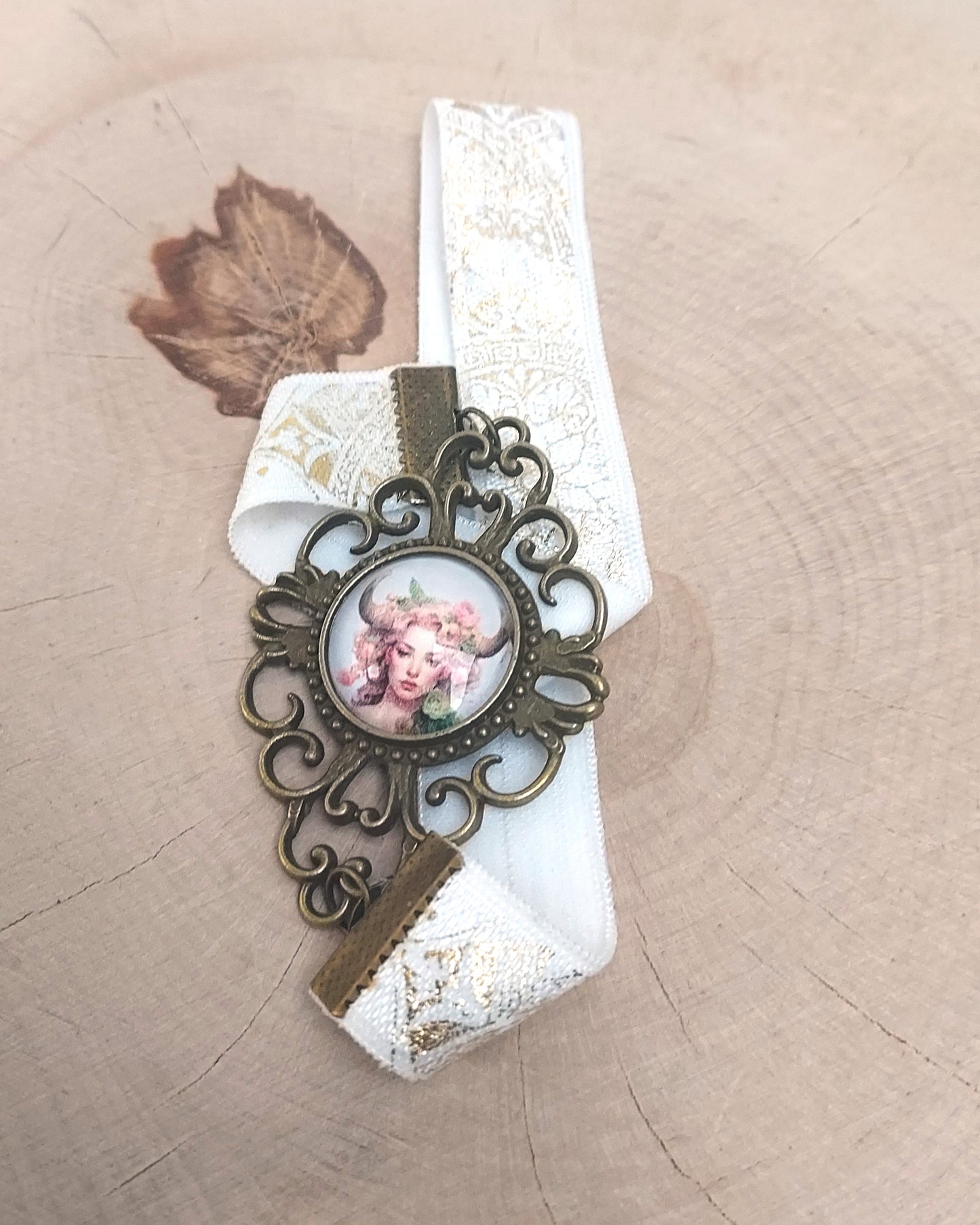 marque-pages cabochon artisanal avec élastique