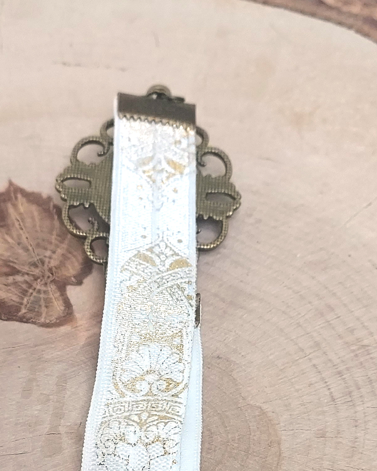 marque-pages cabochon artisanal avec élastique