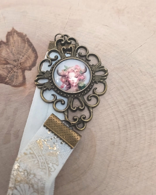 marque-pages cabochon artisanal avec élastique