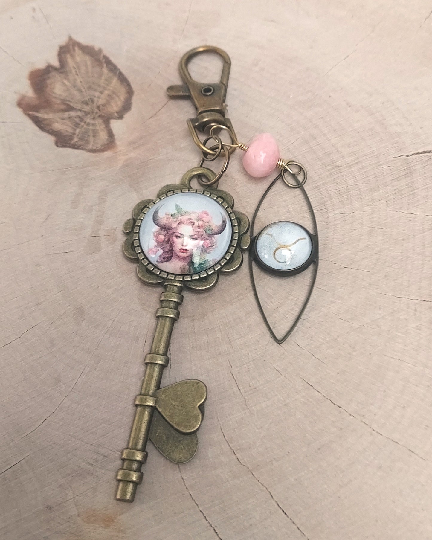 Pampille cabochon en verre originale et artisanale