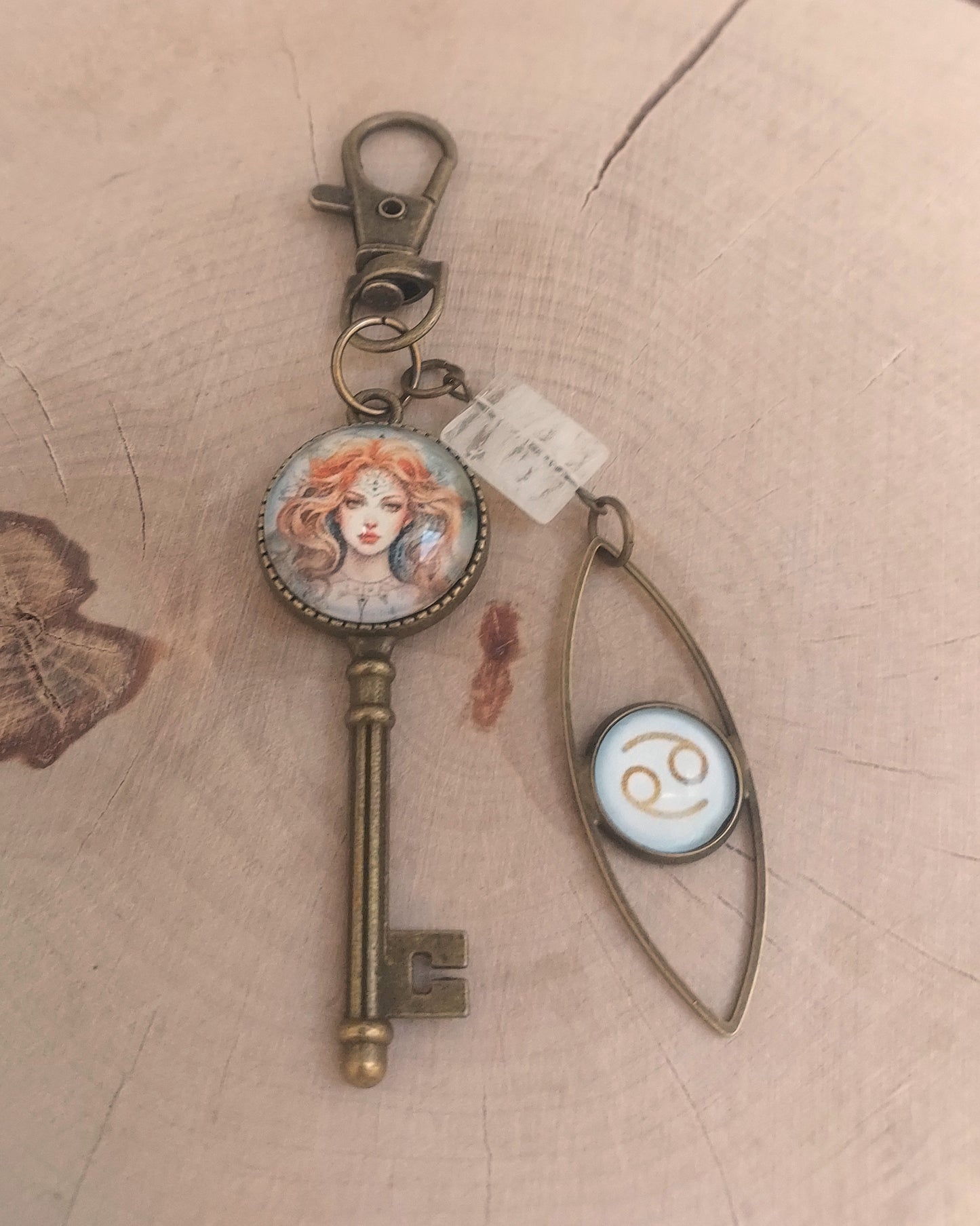 Pampille cabochon en verre originale et artisanale