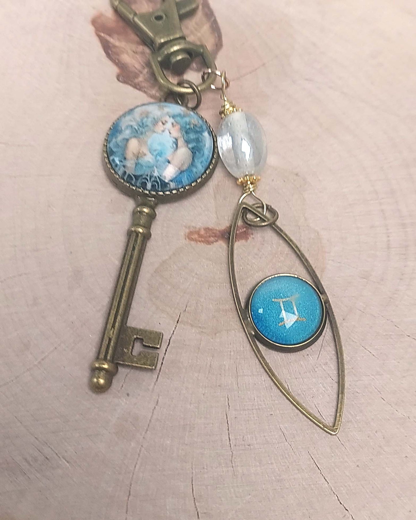 Pampille cabochon en verre originale et artisanale