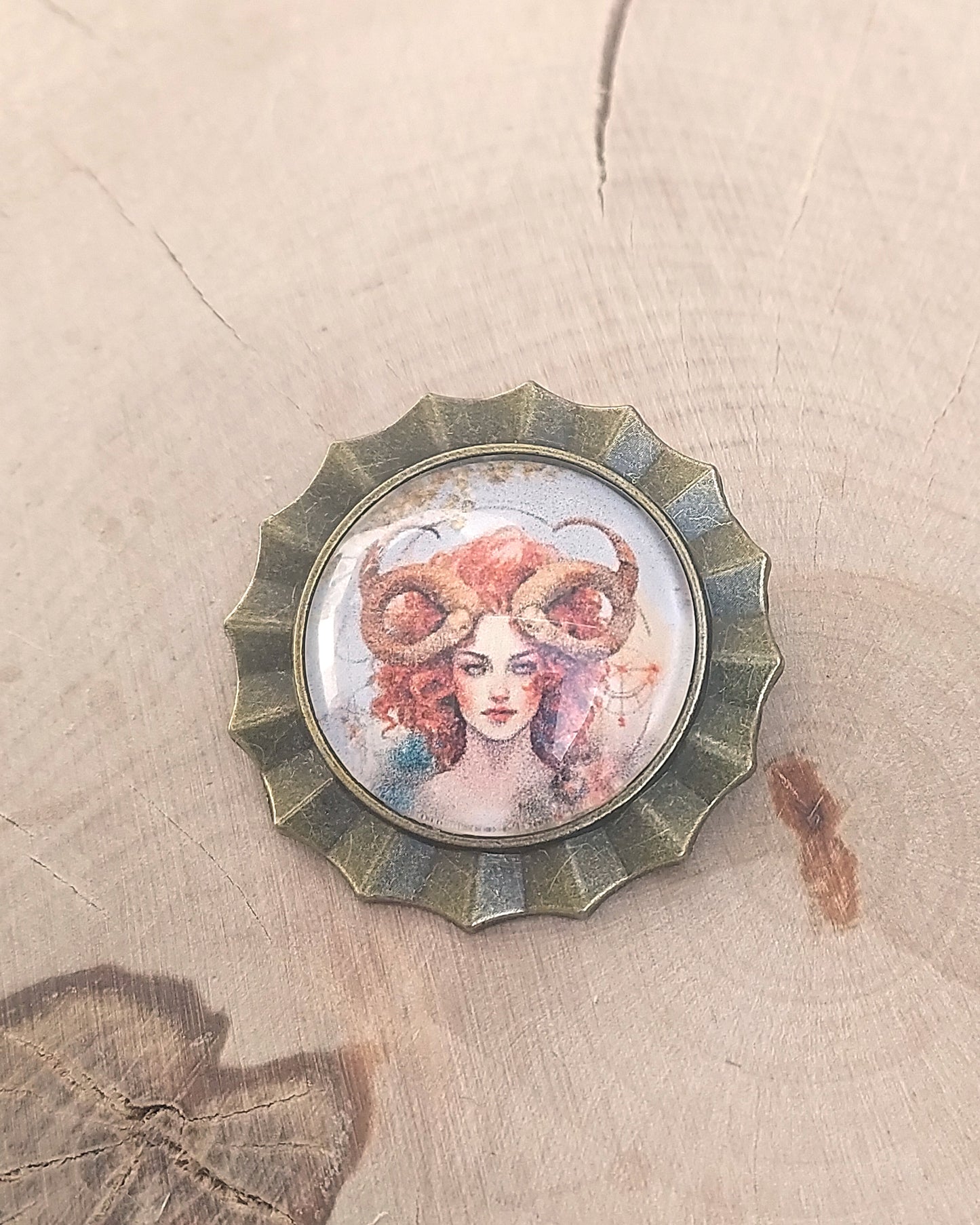 Broche cabochon en verre - Déesses du Zodiaque Bélier