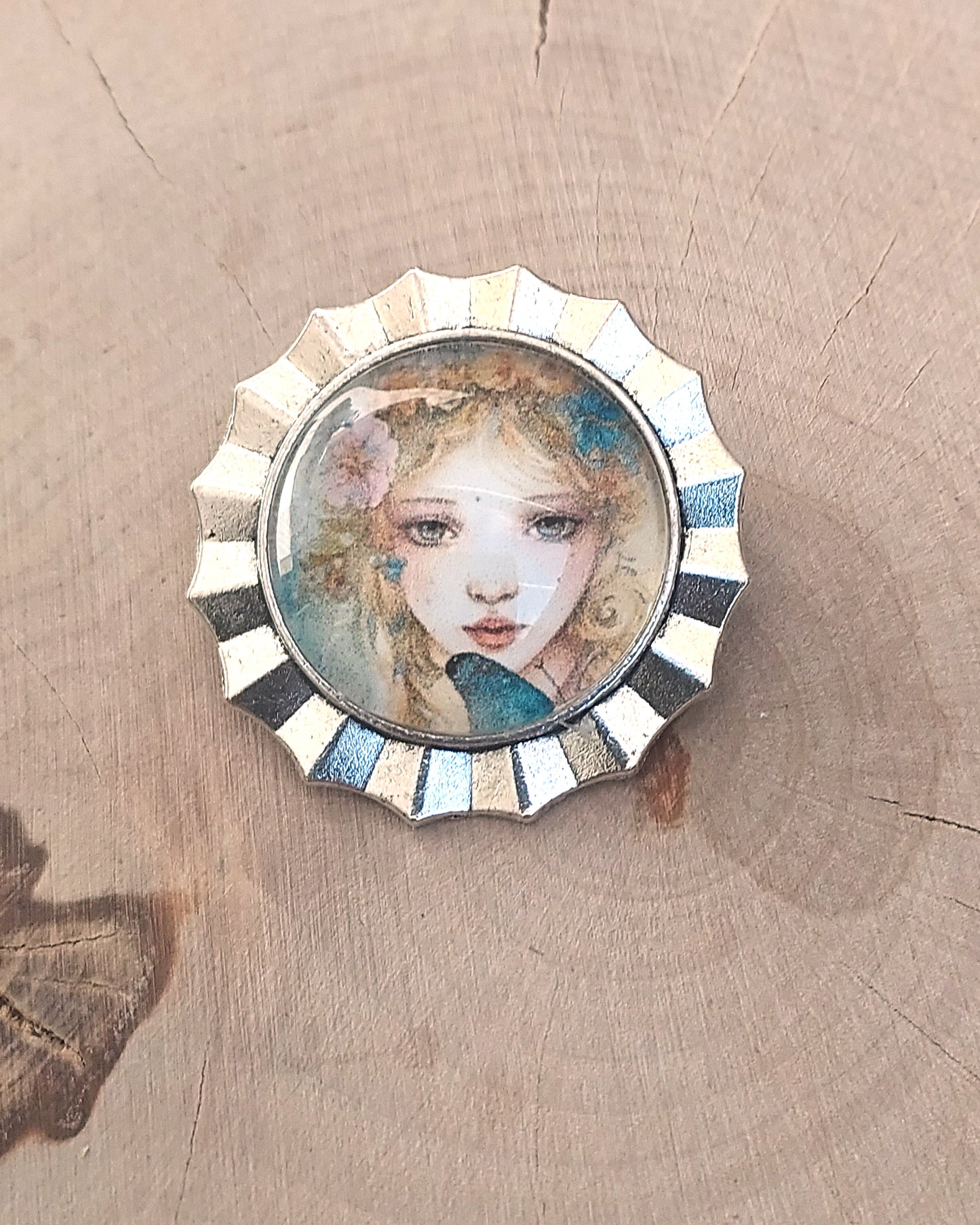 Broche cabochon en verre originale et artisanale
