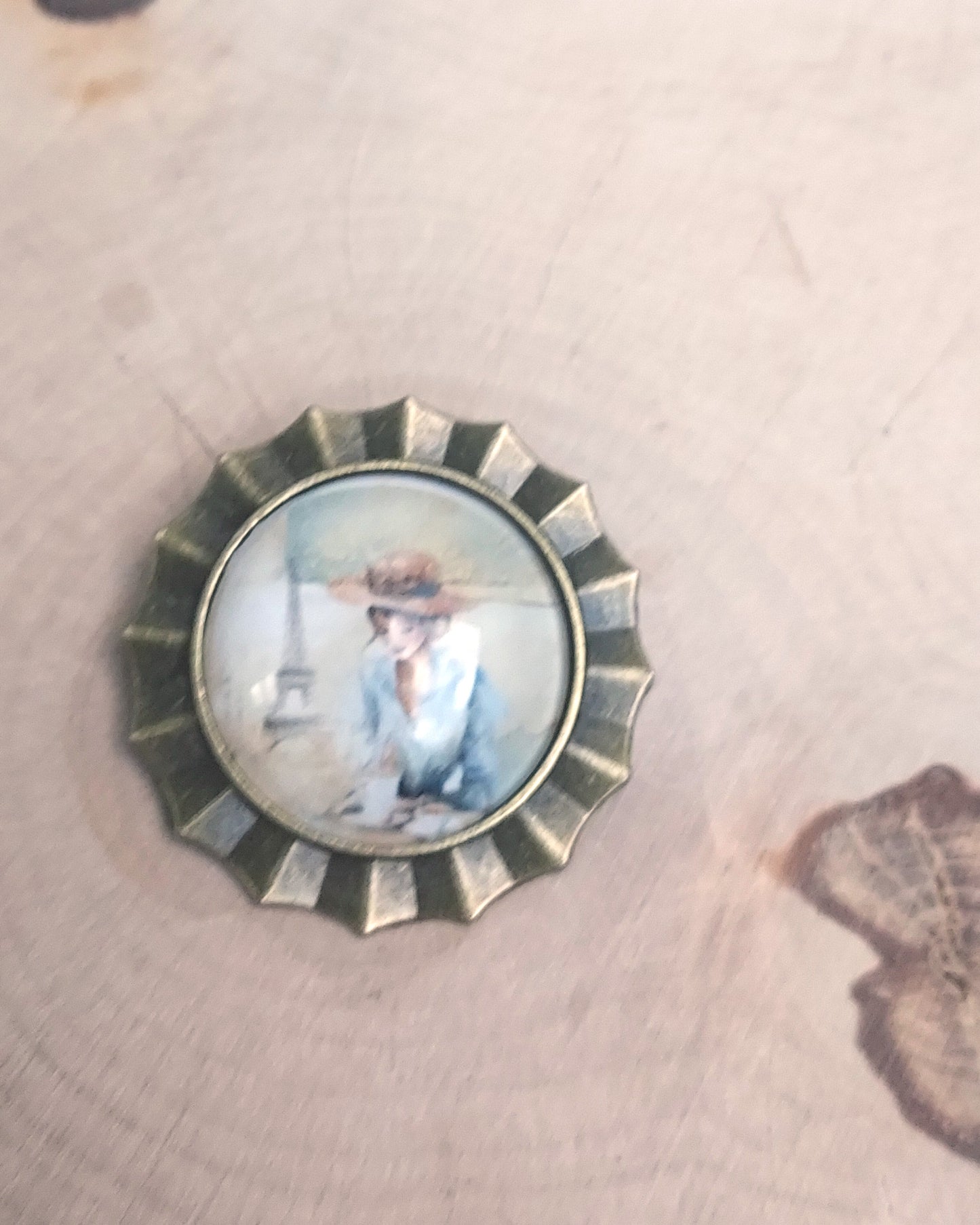 Broche cabochon en verre originale et artisanale