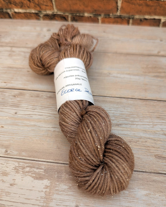 🧵 Mini écheveau teint à la main - Chaussettes à paillettes Ecorce Douce