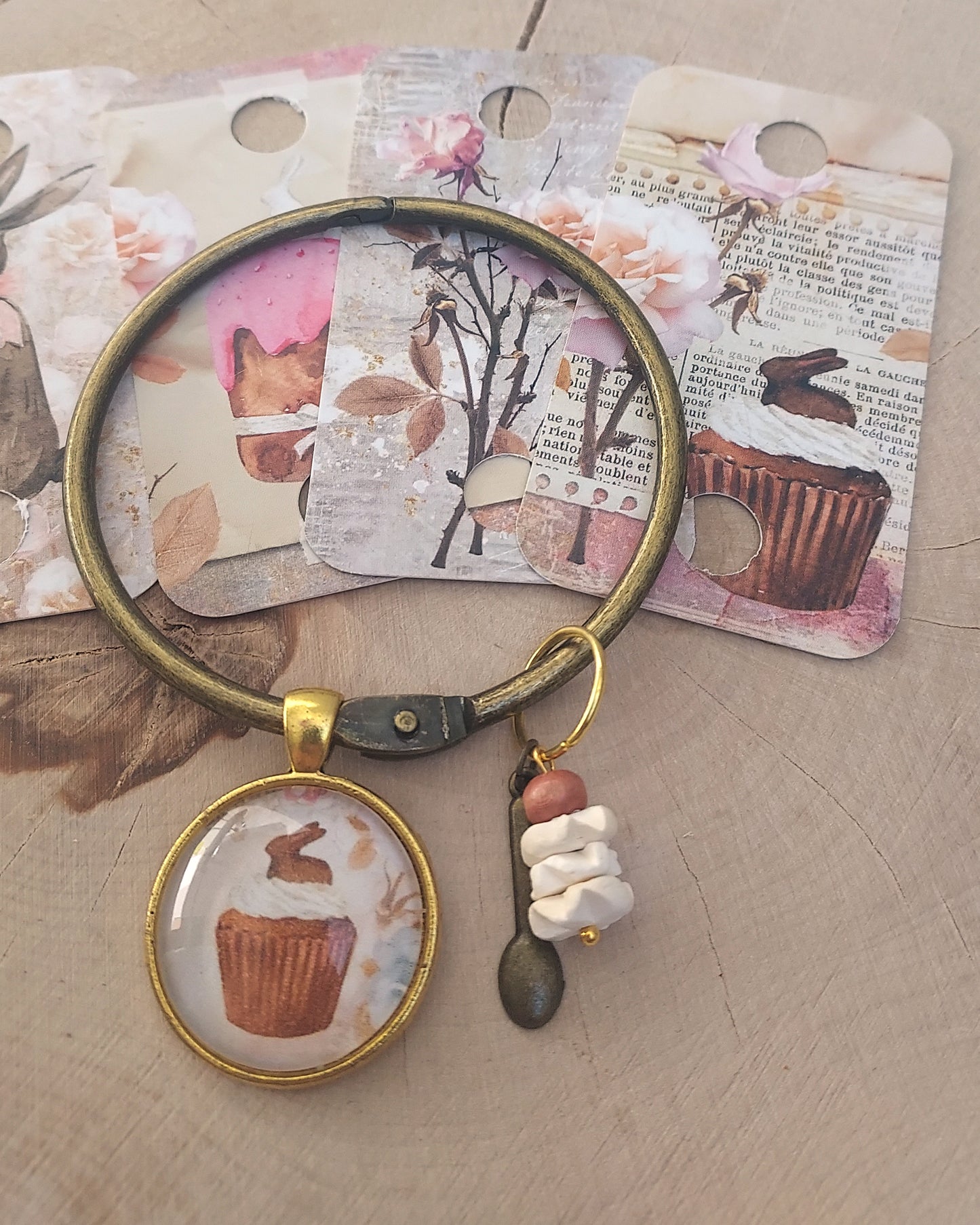 Garde-fils de broderie original et artisanal