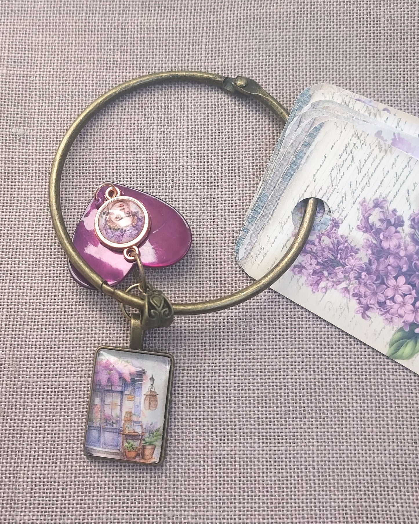 Garde-fils de broderie original et artisanal