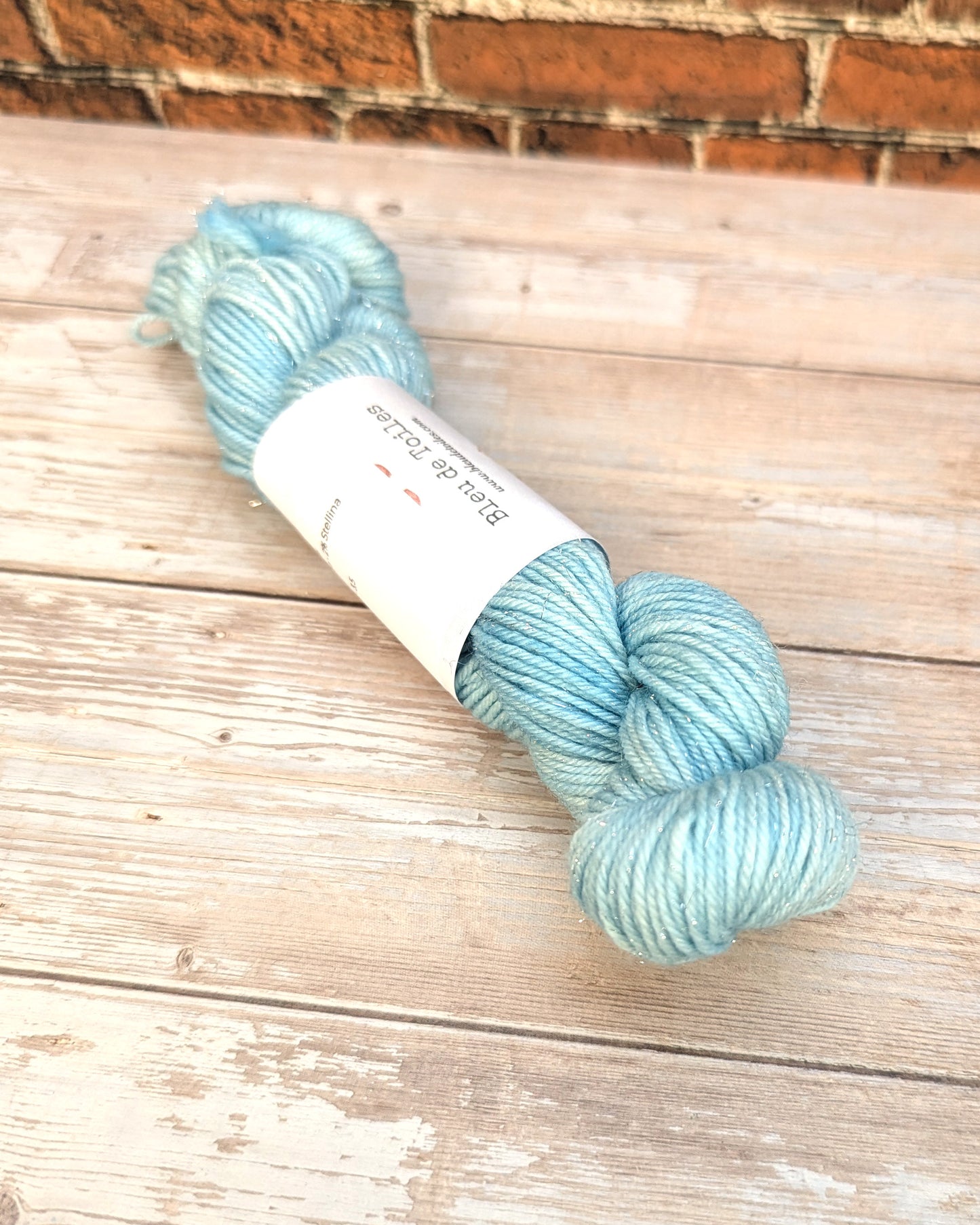 🧵 Mini écheveau teint à la main - Chaussettes à paillettes Glacier