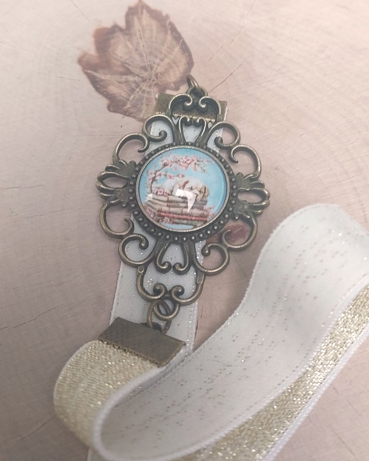 marque-pages cabochon artisanal avec élastique