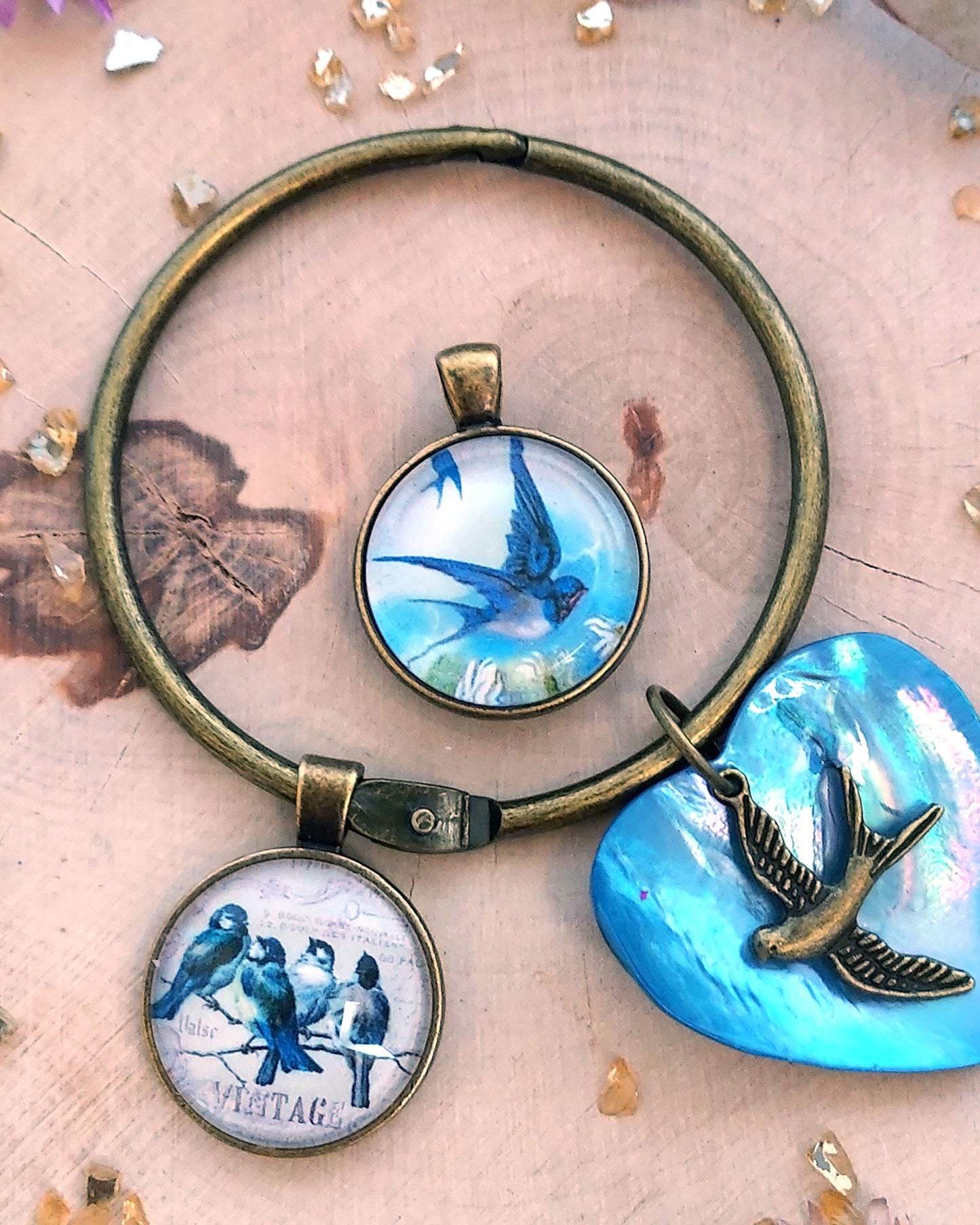 Embroiderer's magnet (or Magnet) Swallows