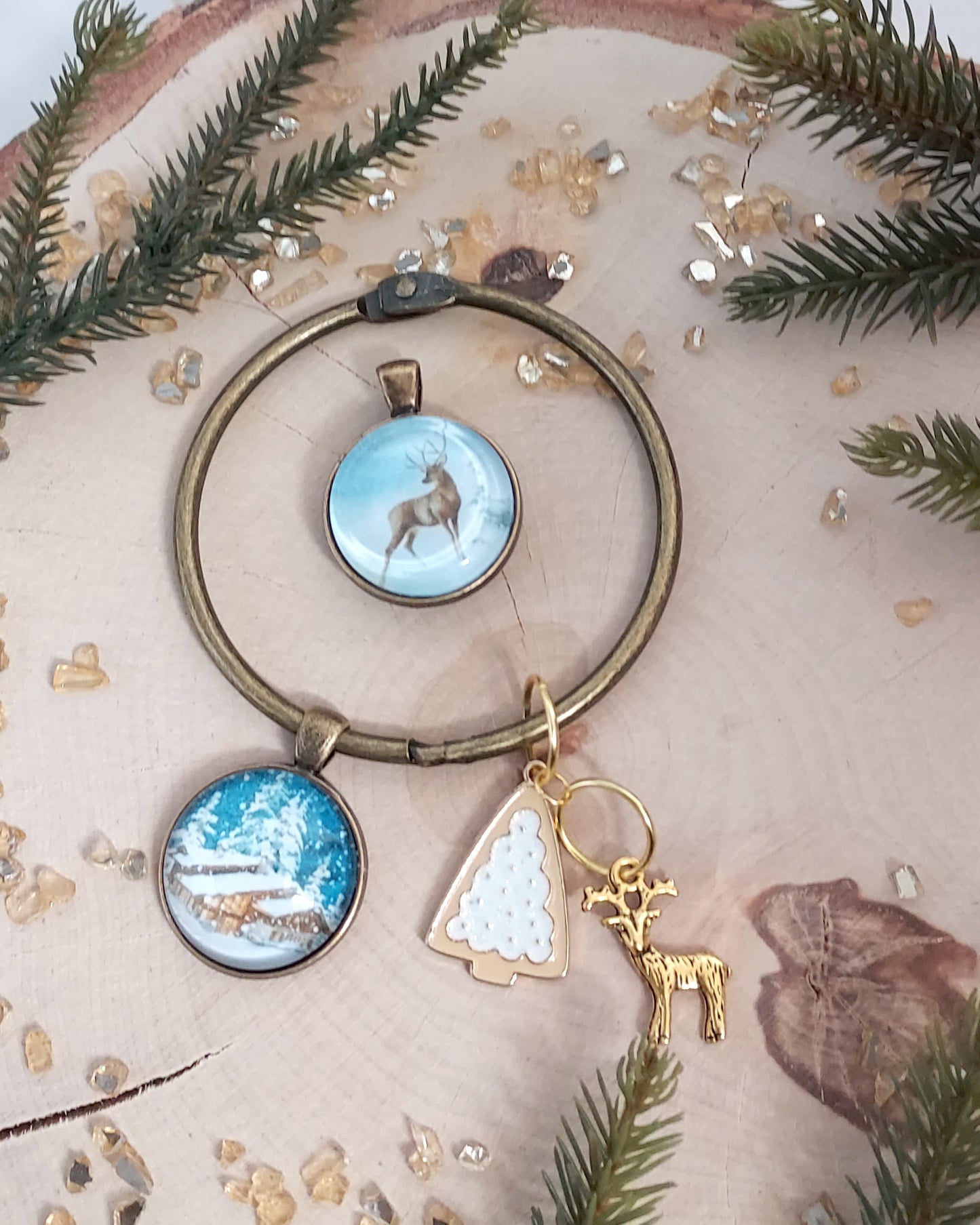 Embroiderer's magnet (or Magnet) Winter Night