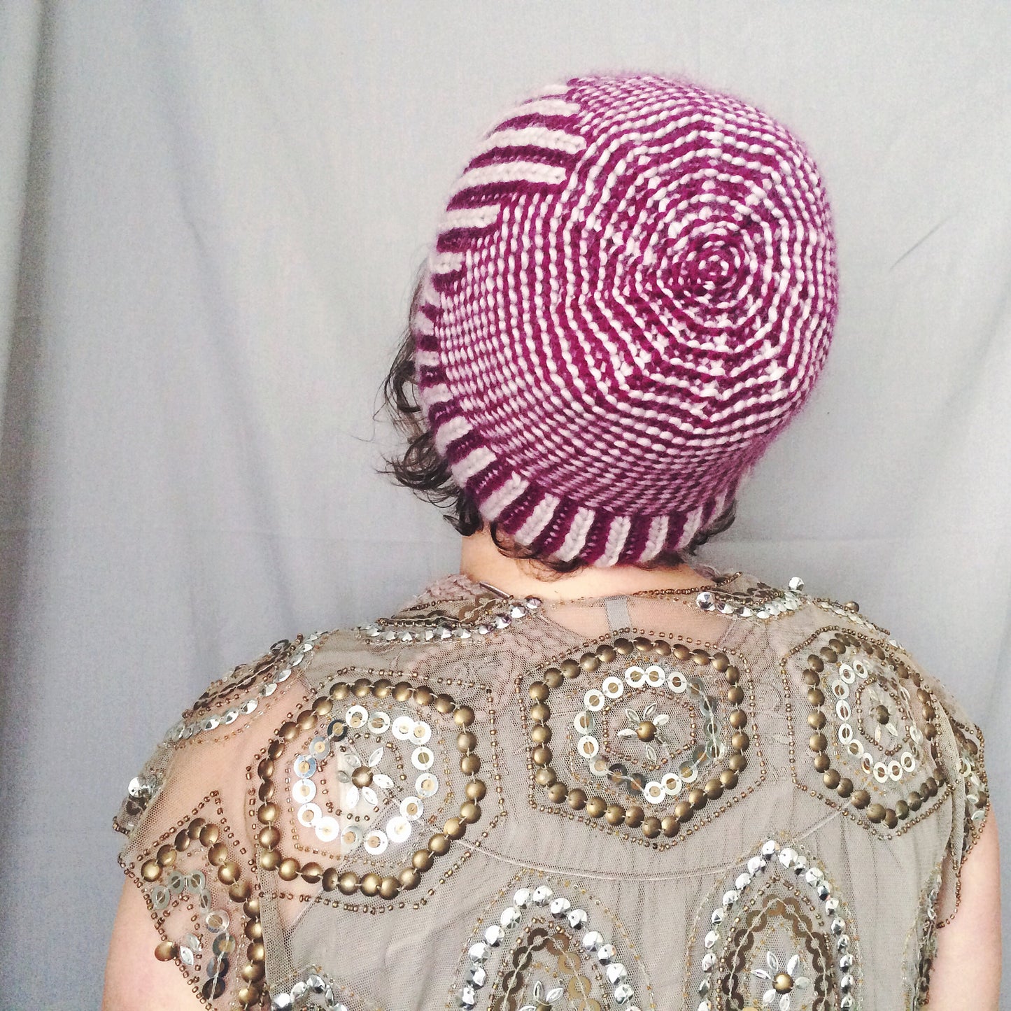 Patron tricot bonnet Madness de Knit Graffiti Designs