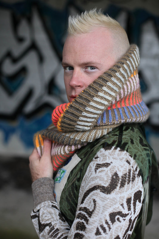 Patron tricot col Syncopation Adoration de Stephen West en Français