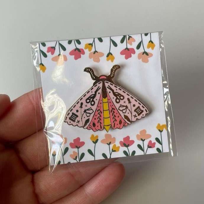Stitchonomy - Aimant de Brodeuse Papillon de Printemps