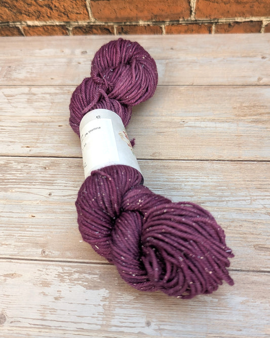 🧵 Mini écheveau teint à la main - Chaussettes à paillettes Baie Nocturne