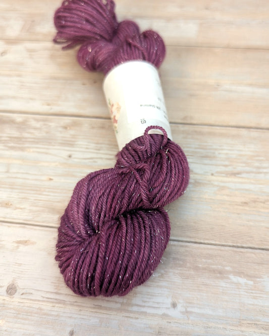 🧵 Mini écheveau teint à la main - Chaussettes à paillettes Baie Nocturne