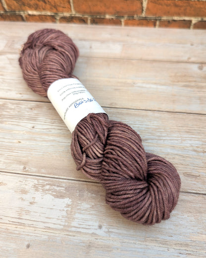 🧵 Mini écheveau teint à la main - Mérinos Bois de Rose