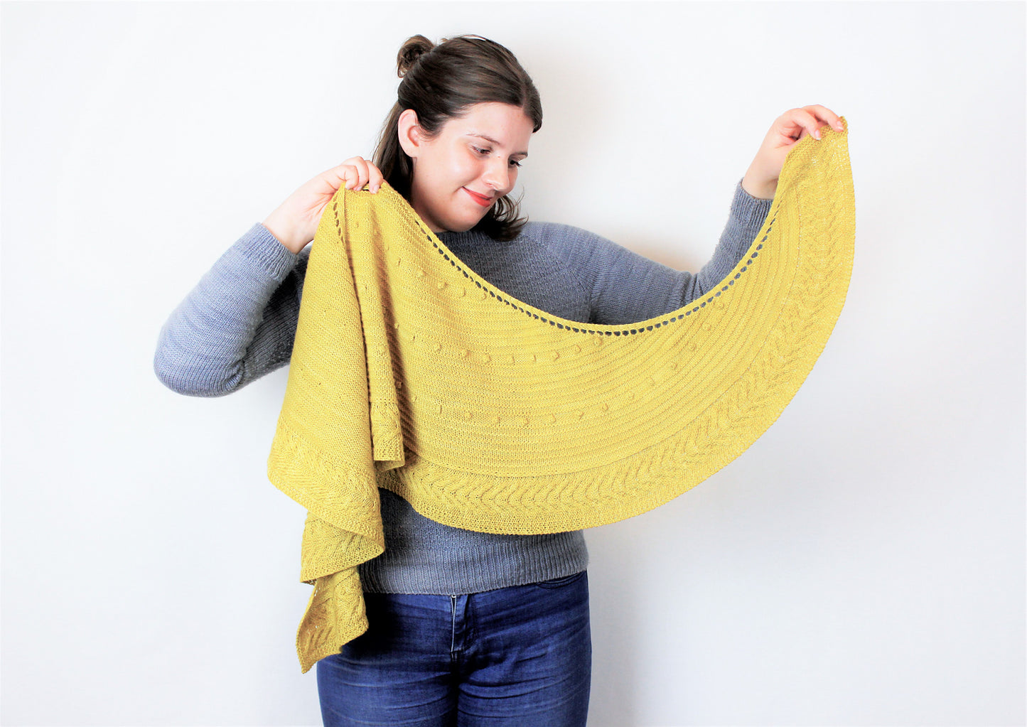 patron tricot châle Bush Wattle de The Sweater Collective en Français