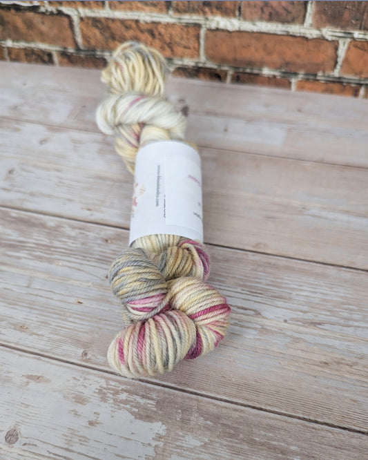 🧵 Mini écheveau teint à la main - Socquettes La Nappe du gouter