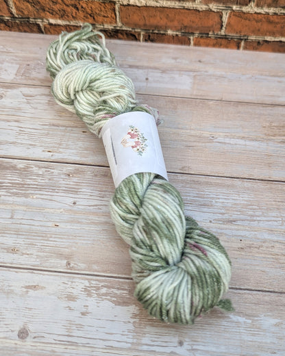 🧵 Mini écheveau teint à la main - Chaussettes à paillettes Claire