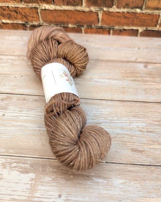 🧵 Mini écheveau teint à la main - Chaussettes à paillettes Ecorce Douce