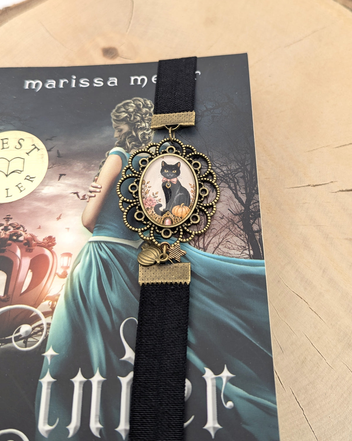 📖 Marque-page cabochon – La ferme de Miss Hester