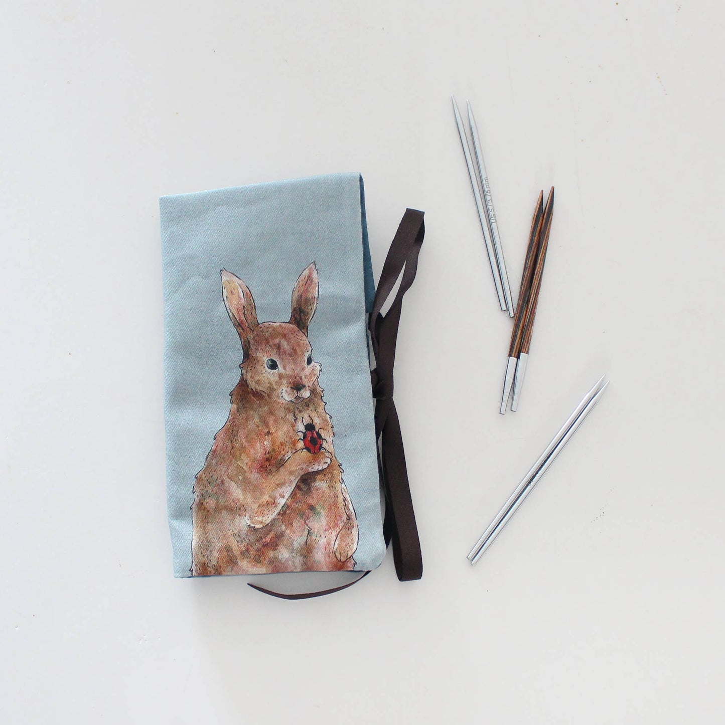 Penelope Rabbit | Étui pour aiguilles et crayons | Pochette ou rouleau: Multi