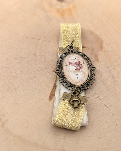 📖 Marque-page cabochon – Flocons et Pompon