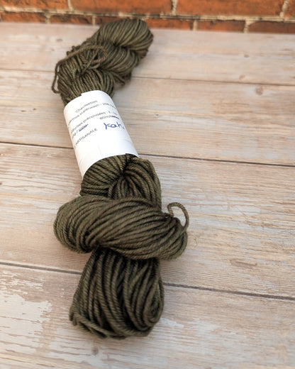 🧵 Mini écheveau teint à la main - Socquettes Kaki