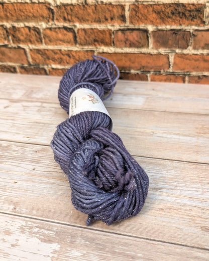 🧵 Mini écheveau teint à la main – Lavande Tardive