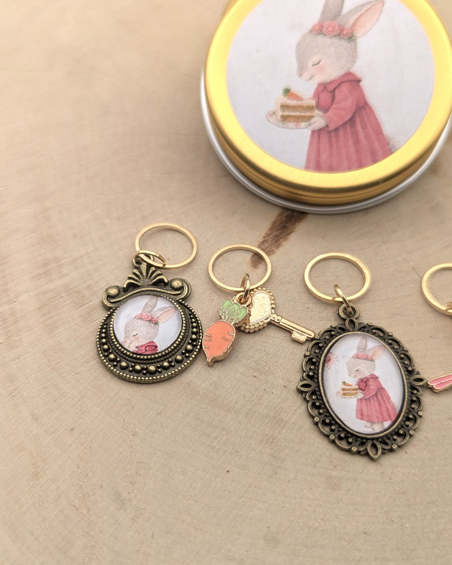 🧶 Ensemble de 5 marqueurs tricot – L'Anniversaire de Lucette