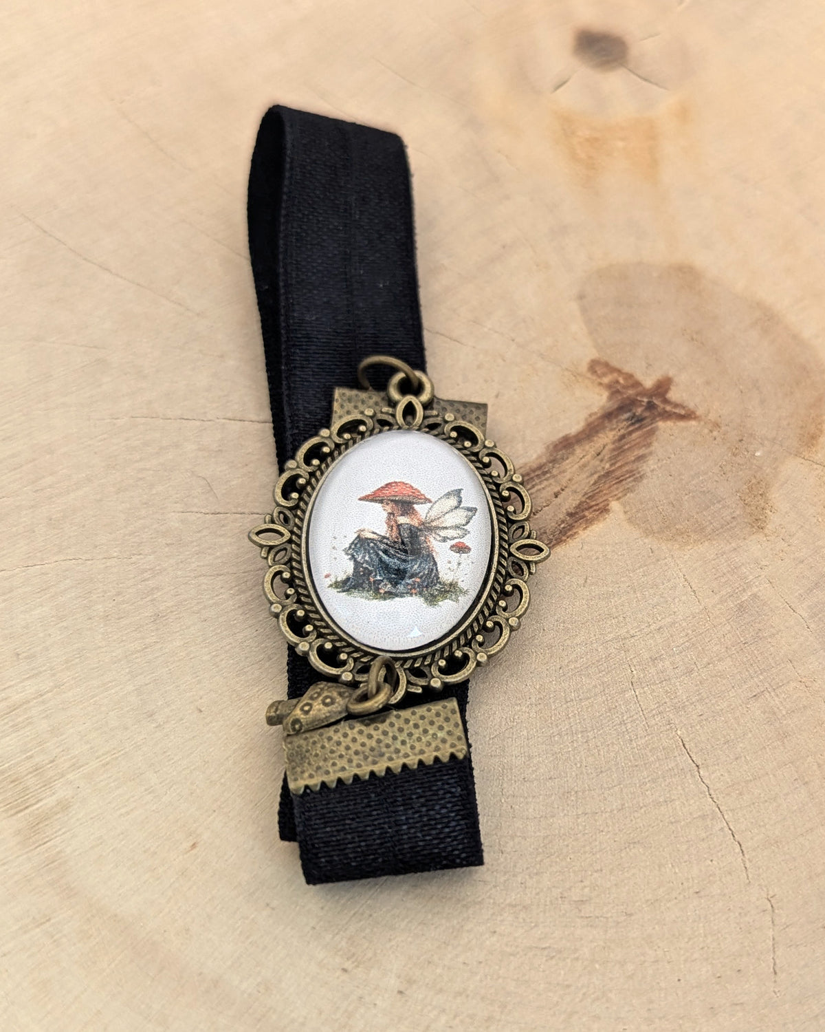📖 Marque-page cabochon – Les Amanites