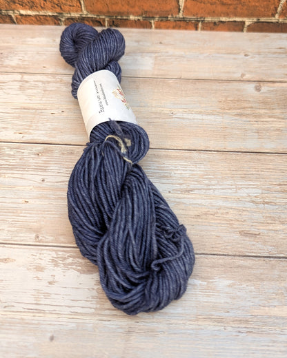 🧵 Mini écheveau teint à la main - Socquettes Nuit Pervenche