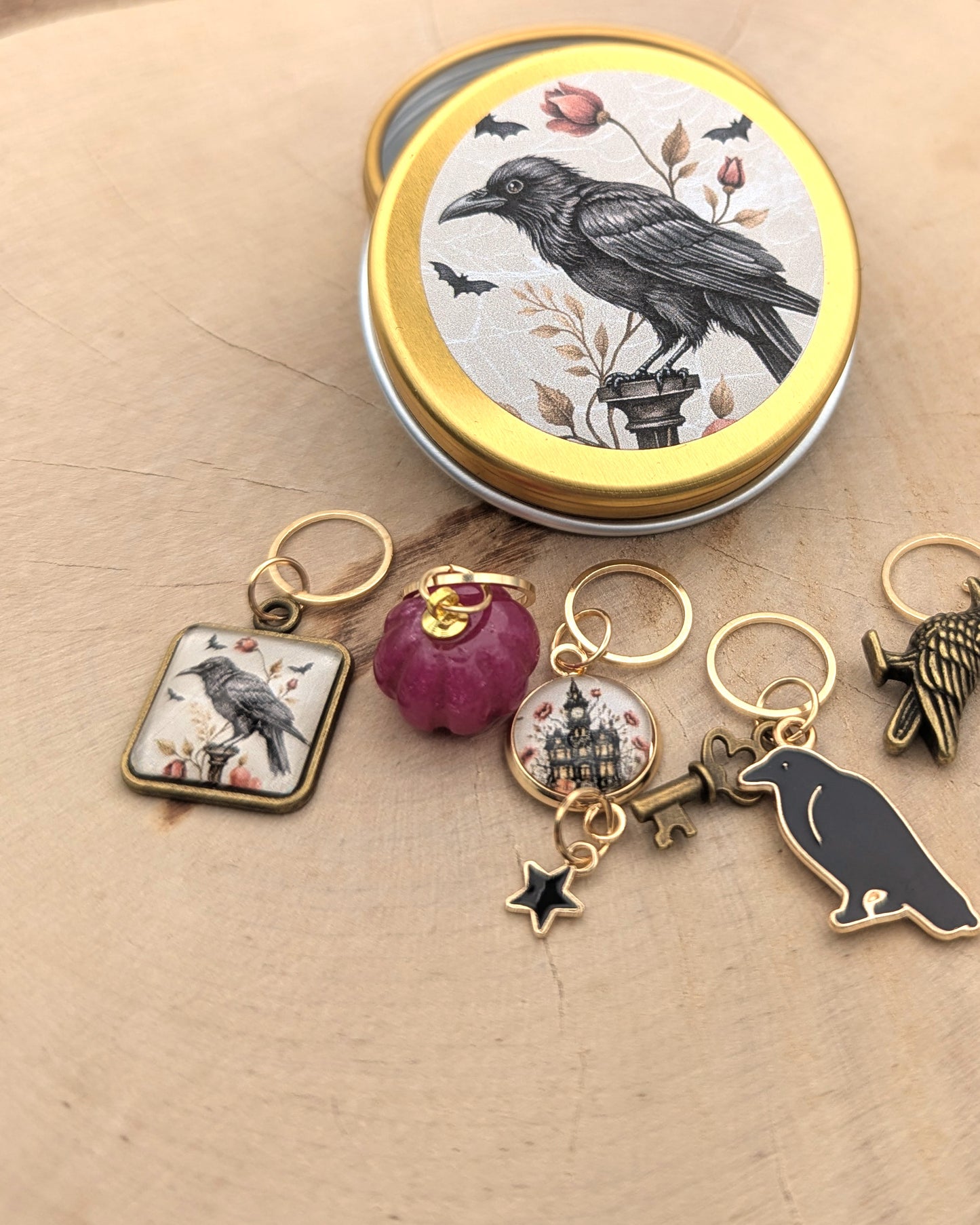 🧶 Ensemble de 5 marqueurs tricot –  Le Manoir de Plume Noire