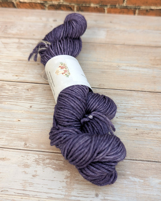 🧵 Mini écheveau teint à la main - Mérinos Poudre Violette