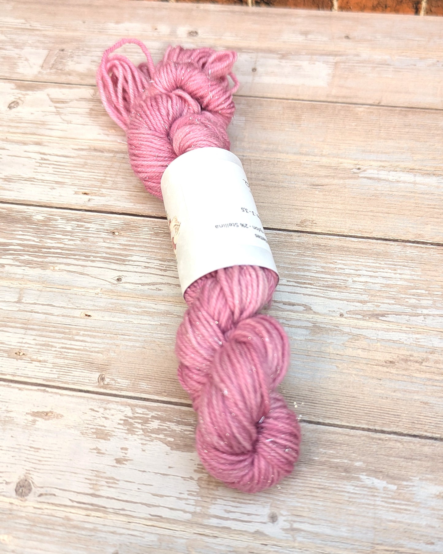 🧵 Mini écheveau teint à la main - Chaussettes à paillettes Rose Givrée