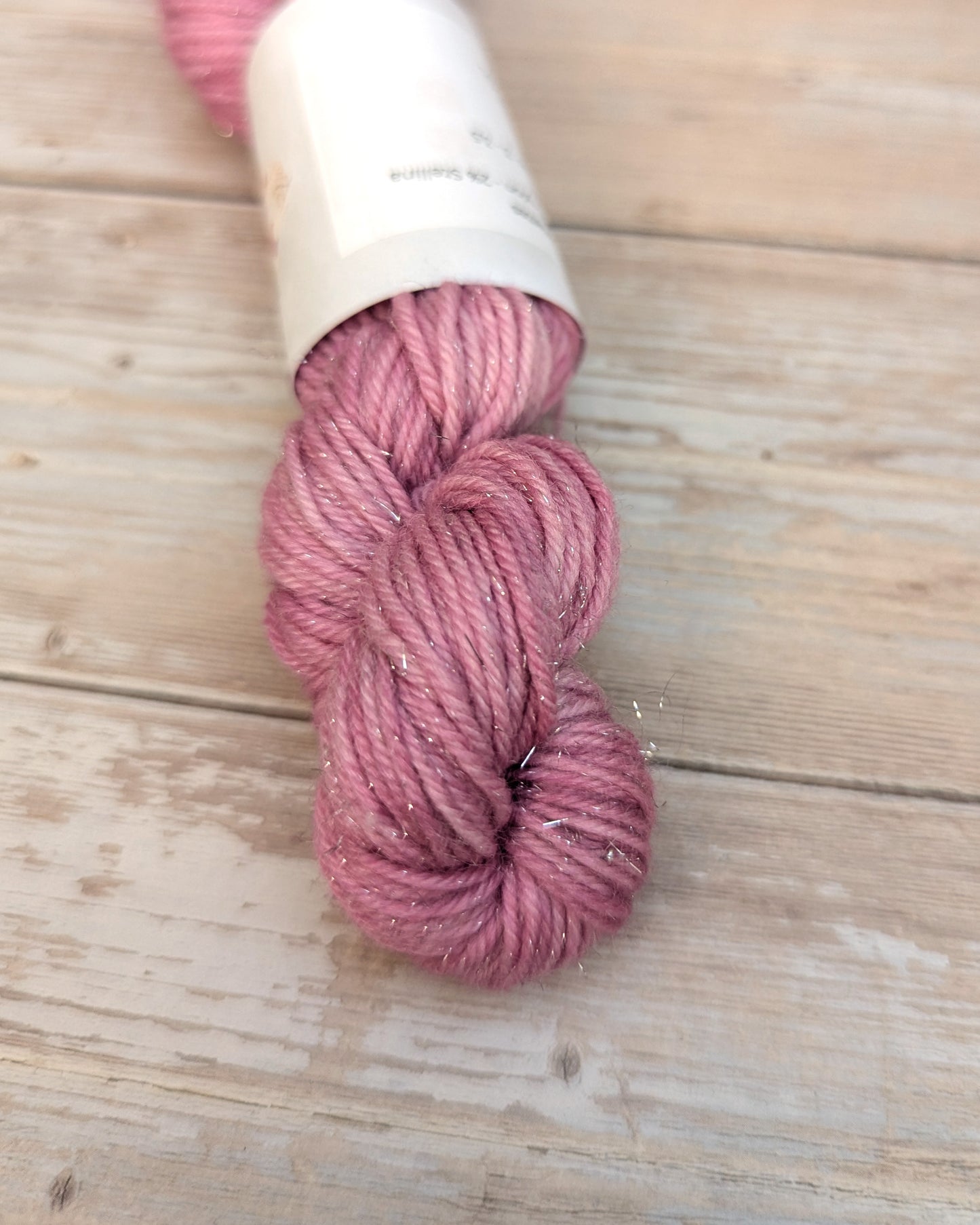 🧵 Mini écheveau teint à la main - Chaussettes à paillettes Rose Givrée