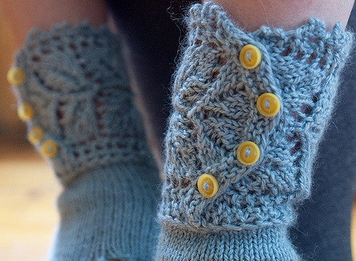 Veyla mitten knitting pattern by Ysolda Teague
