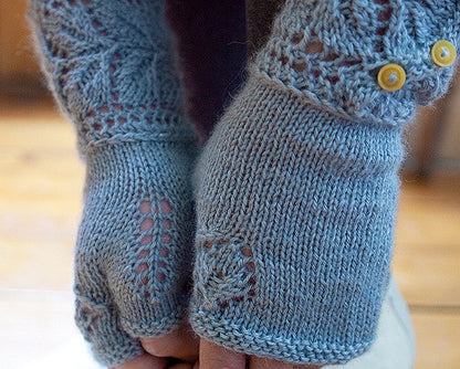 Veyla mitten knitting pattern by Ysolda Teague