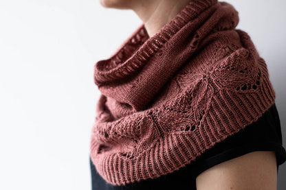 Poza snood knitting pattern by Ysolda Teague