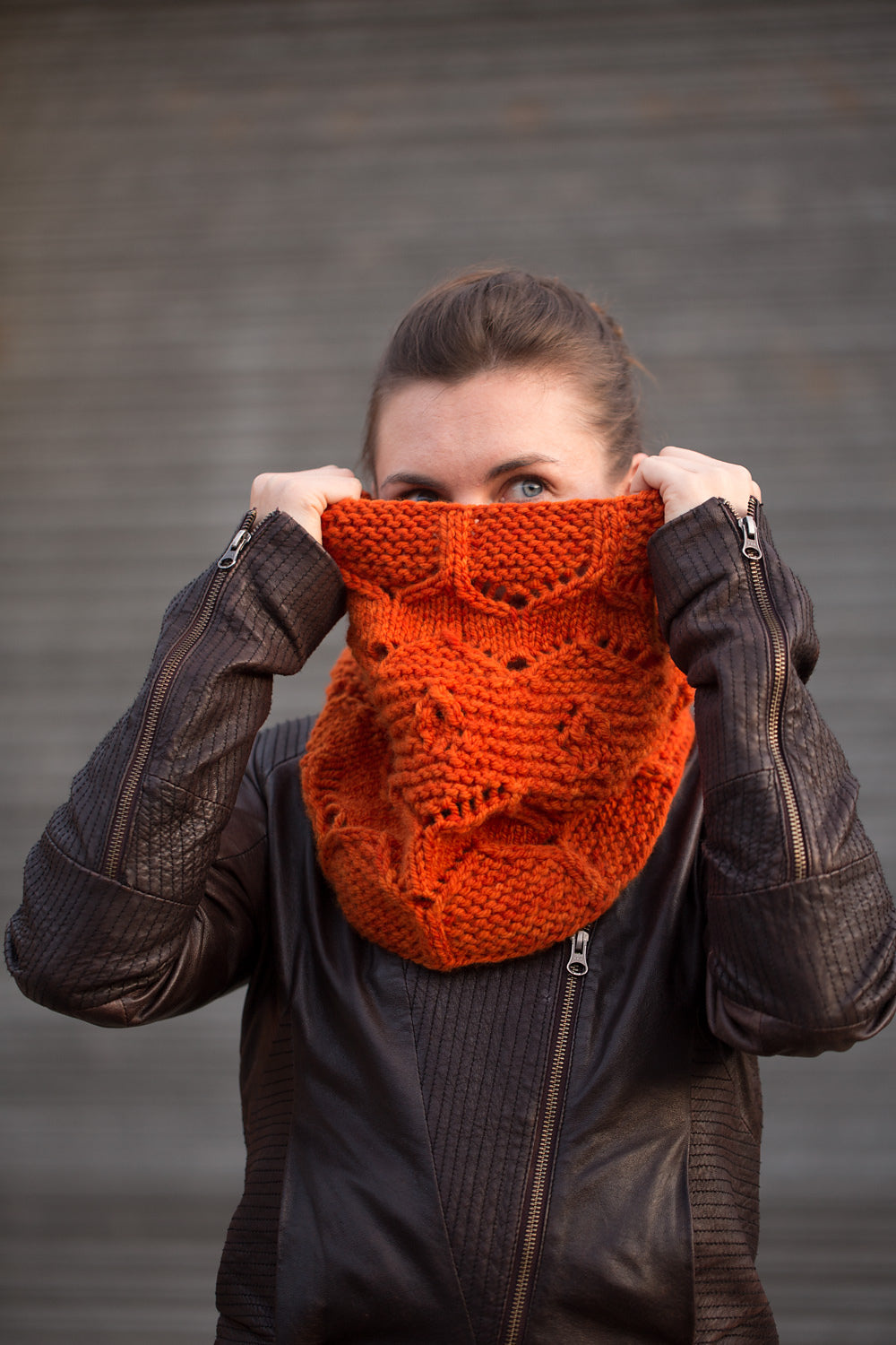 Collar knitting pattern with traditional pattern by Ysolda Teague, Suloinen