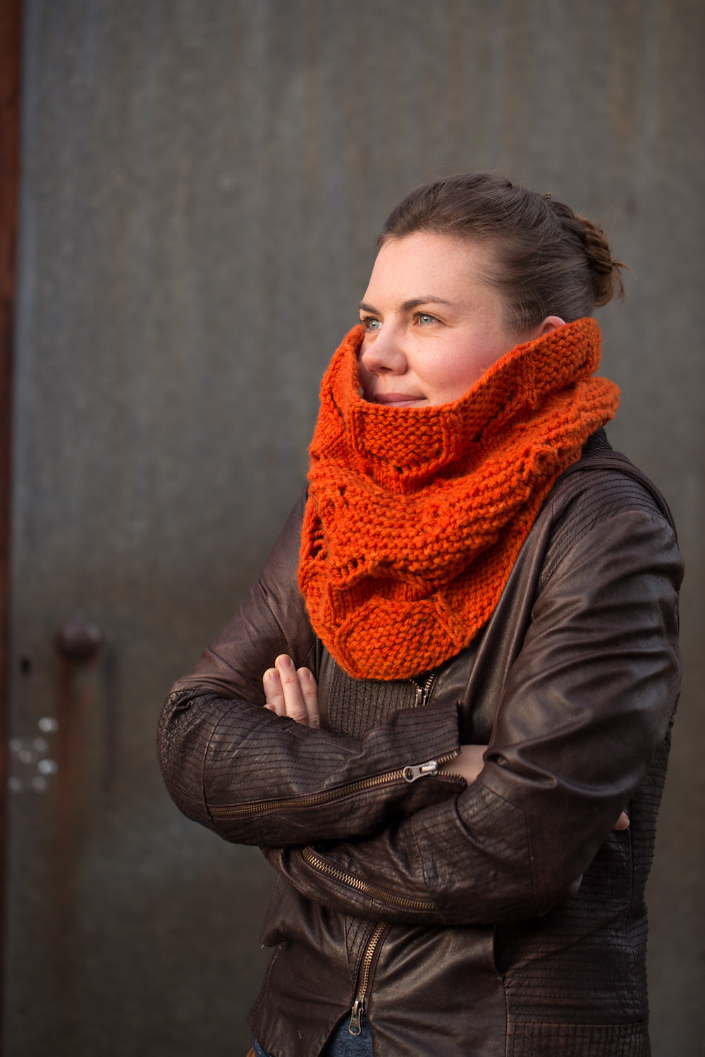 Collar knitting pattern with traditional pattern by Ysolda Teague, Suloinen