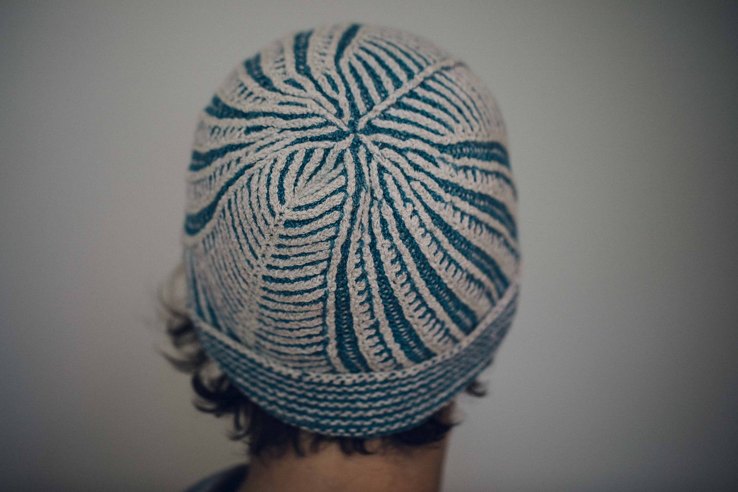 Patron tricot bonnet Organic Angles de Knit Graffiti Designs