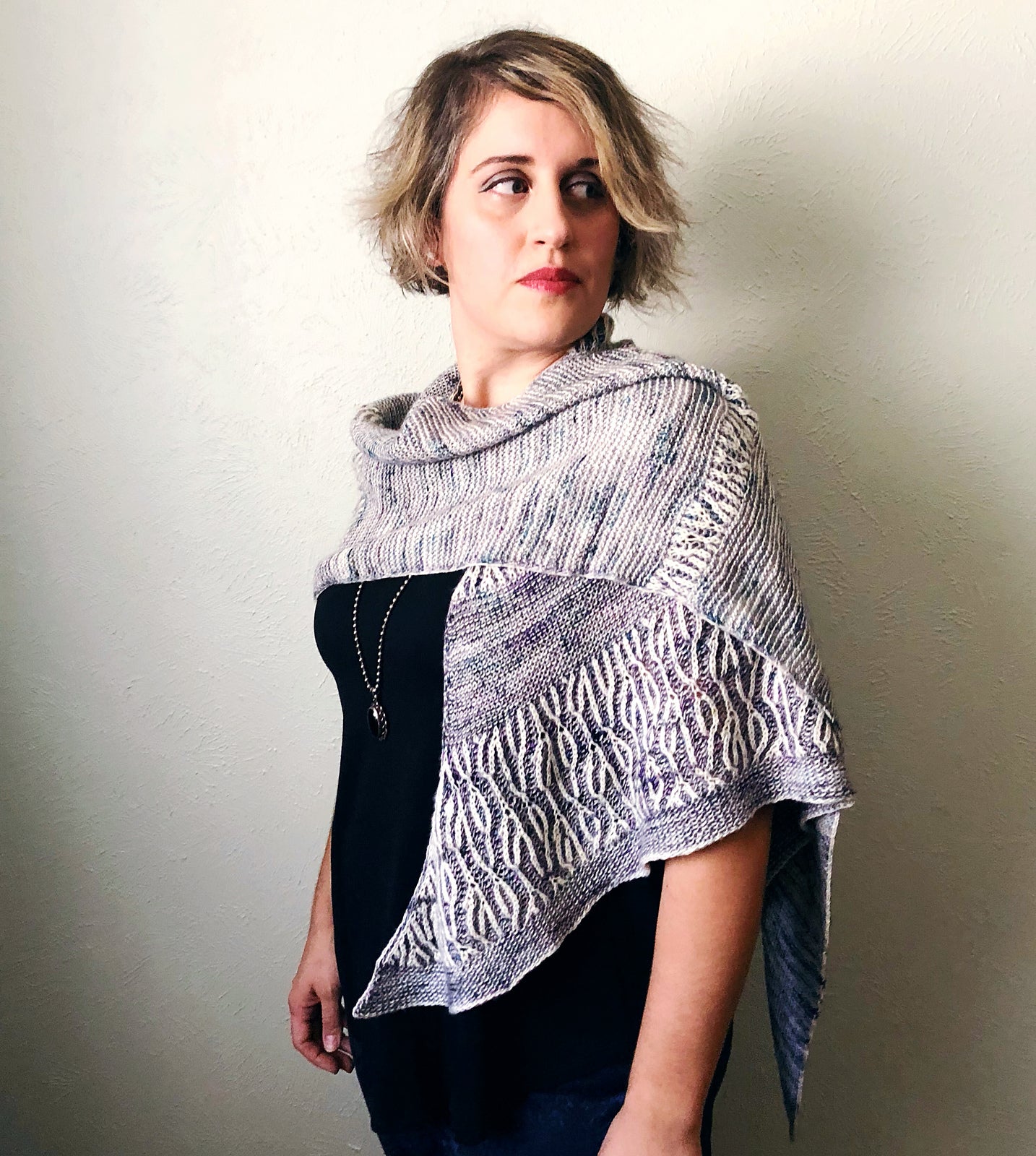Stellaire shawl knitting pattern from Knit Graffiti Designs