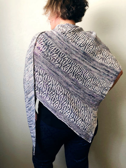 Stellaire shawl knitting pattern from Knit Graffiti Designs
